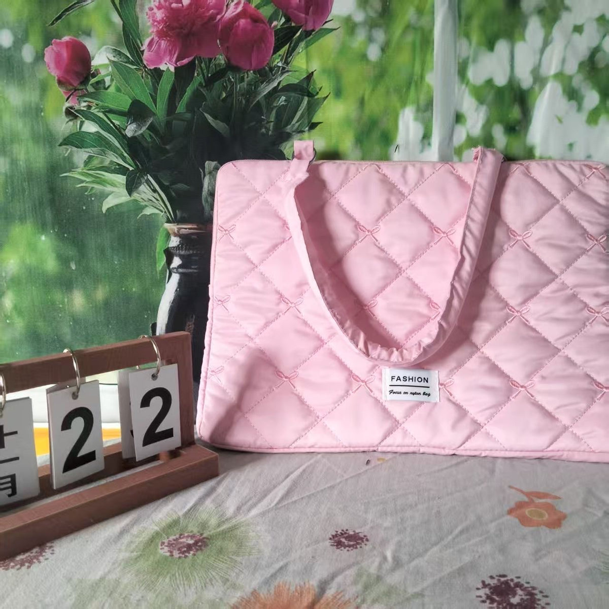 Laptop storage bag for 14.9 inch laptop
