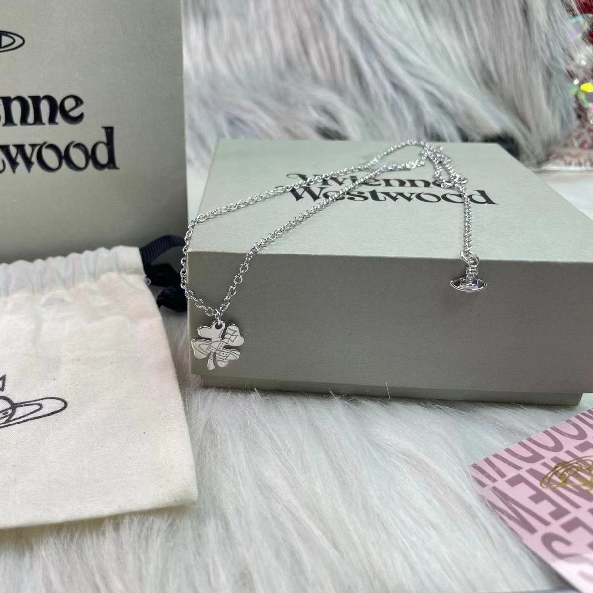 VW clover leaf necklace