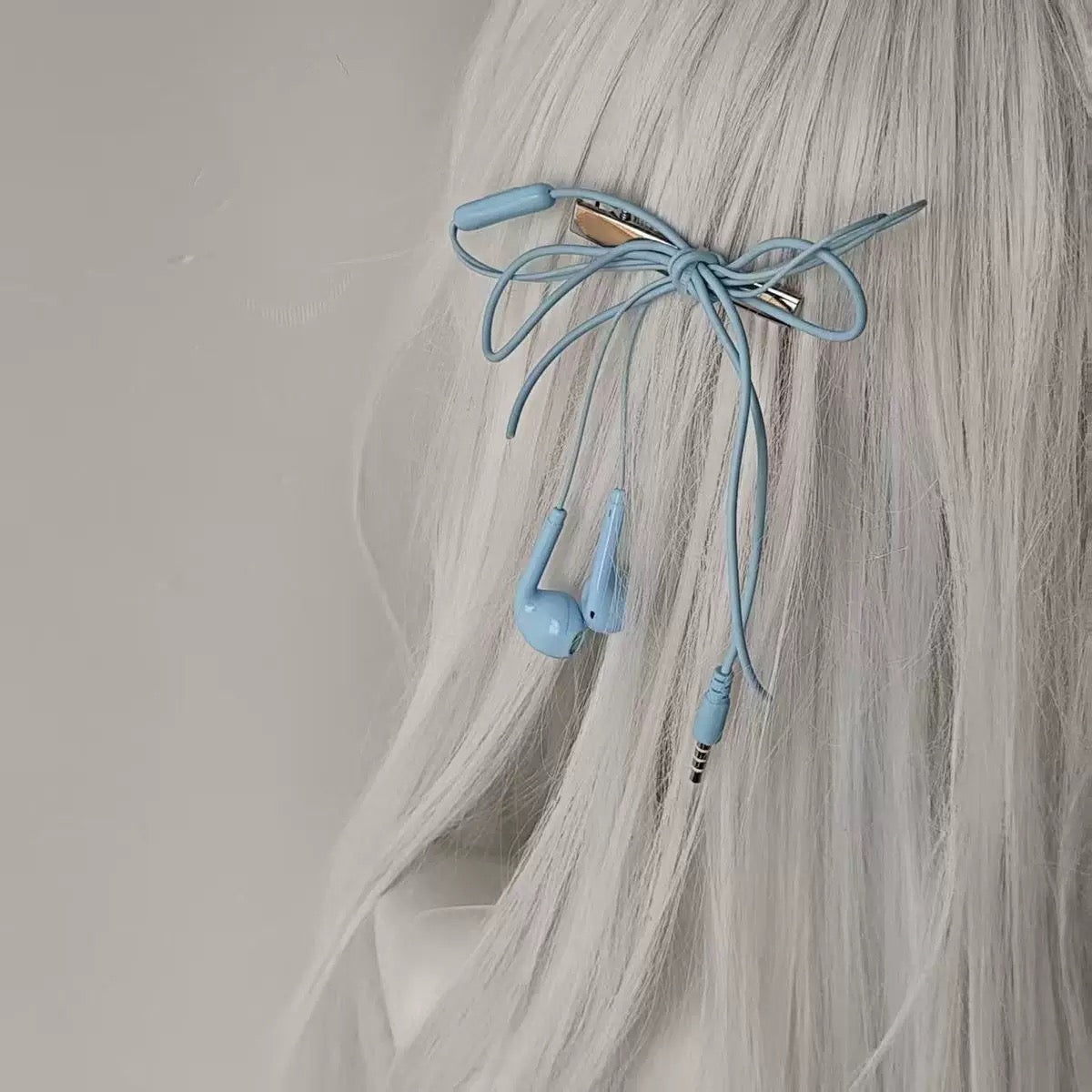 Viral earphone hair clip