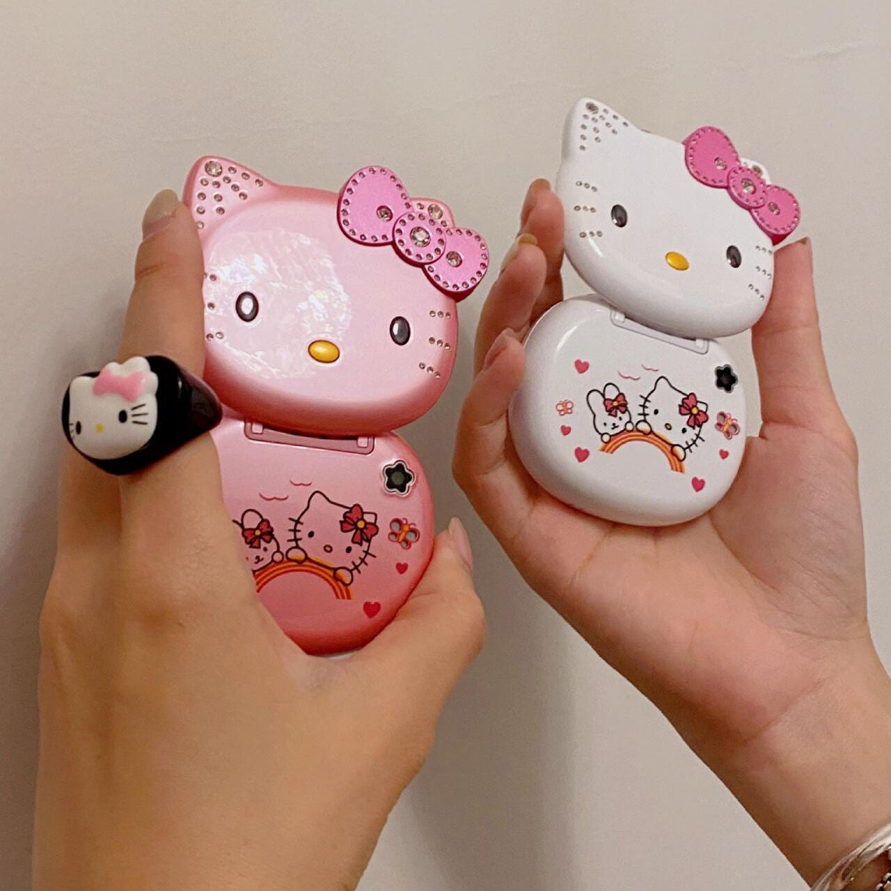 Hello kitty flip phone