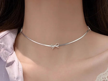 Silver bow chain necklace