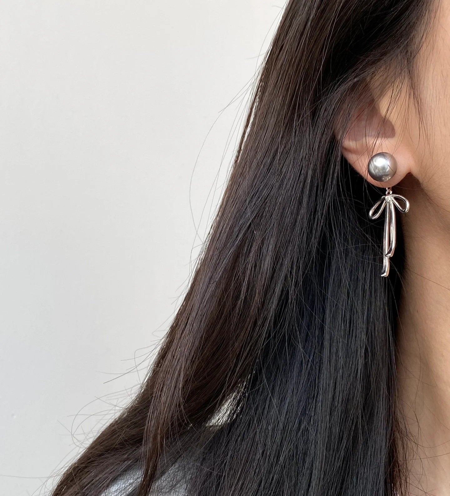 Pearl ribbon earrings