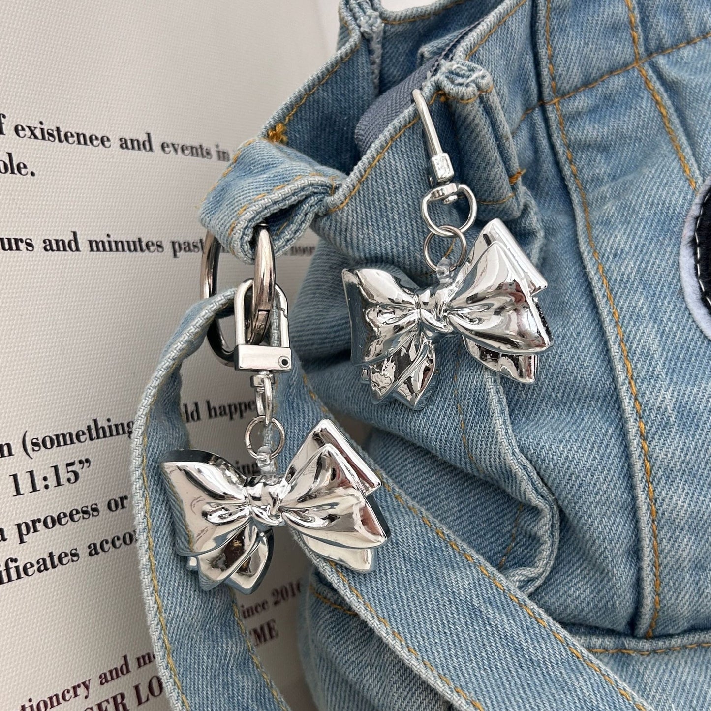 Silver bow keychain