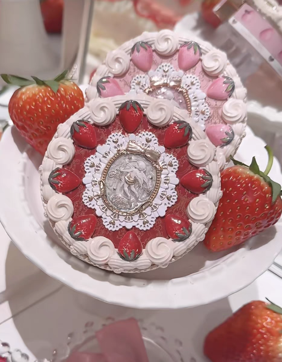 Flower knows Strawberry Cupid pressed for setting makeup